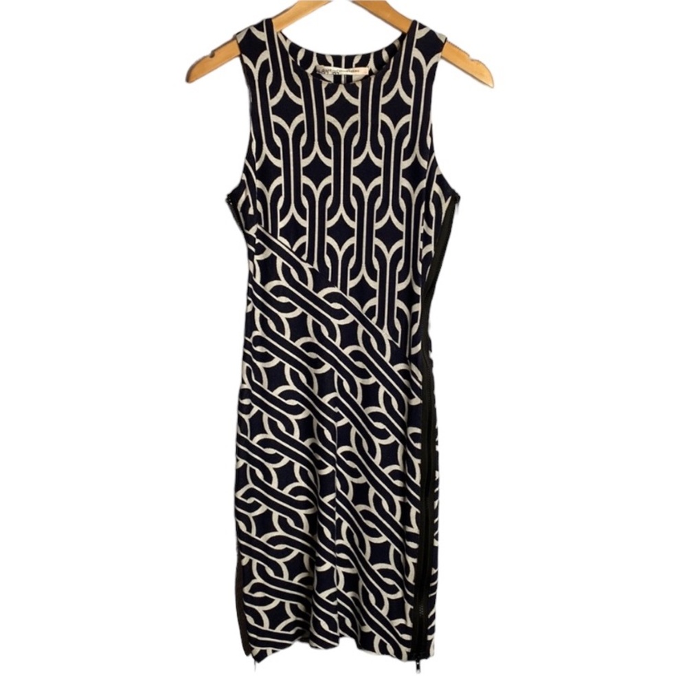 DVF dark navy and white geometric side zip bodycon dress size xs